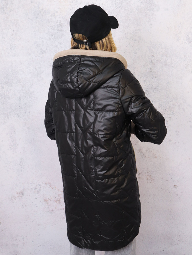 ASYMETRYCZNA PIKOWANA KURTKA Z KAPTUREM- CZARNA