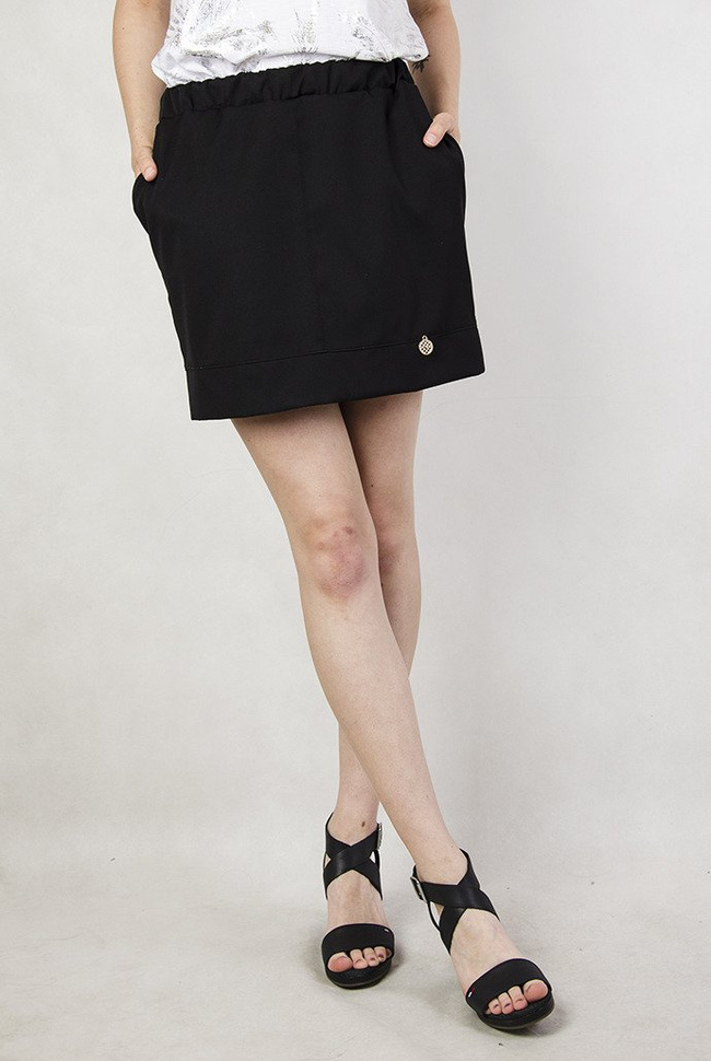 Czarna spódnica z kieszeniami, na gumce