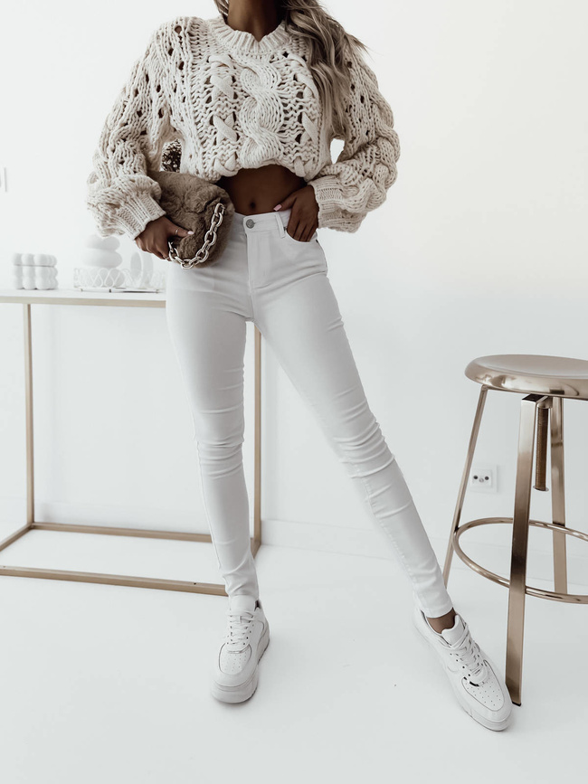 BIAŁE PRZYLEGAJĄCE SPODNIE PUSH UP