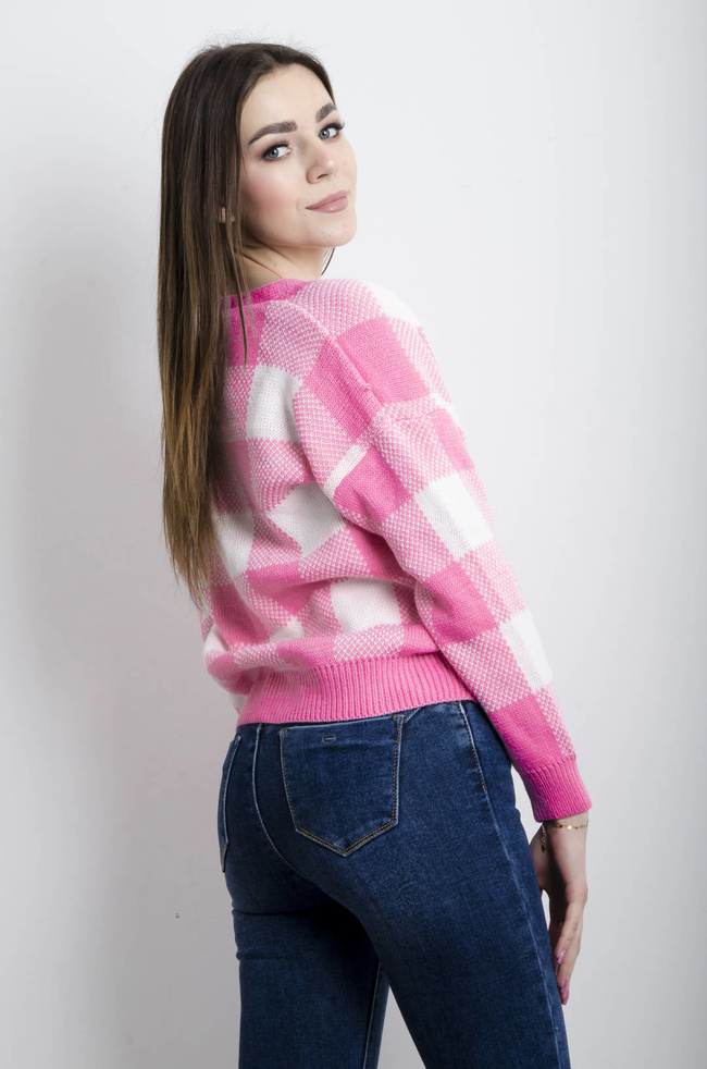 SWETER RÓŻOWY W SZACHOWNICĘ 