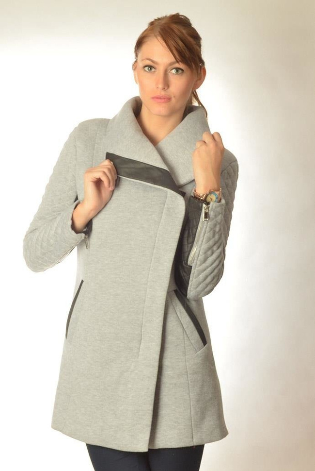 Jasnoszary płaszcz