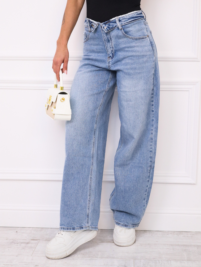 SPODNIE MOM JEANS Z WYWIJANYM PASEM I WYSOKIM STANEM- NIEBIESKIE