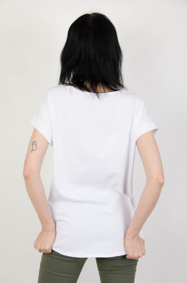 Biała bluzka z kwiatową aplikacją