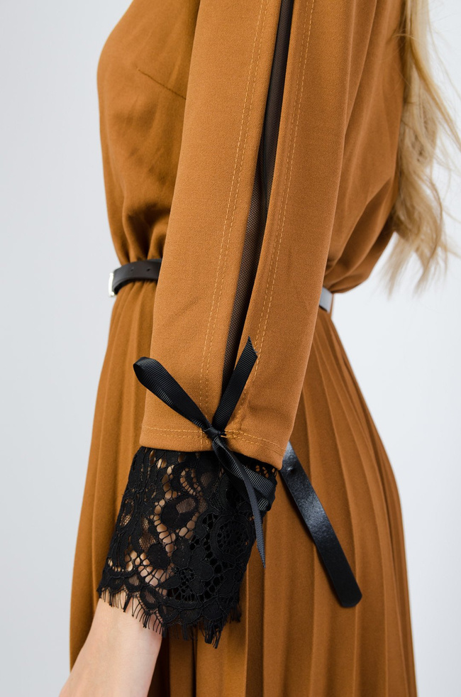 Brązowa plisowana sukienka midi