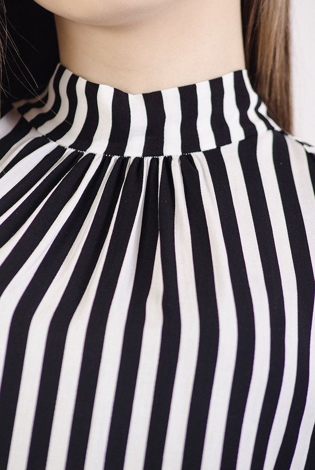 Bluzka w czarno białe pionowe paski