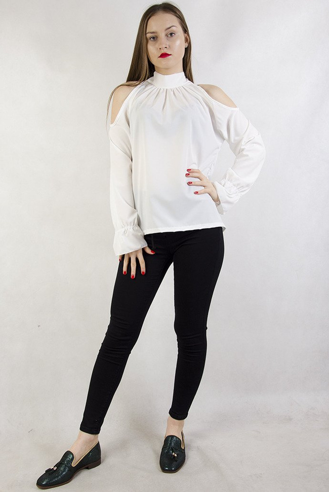 Biała bluzka na długi rękaw z odkrytymi ramionami