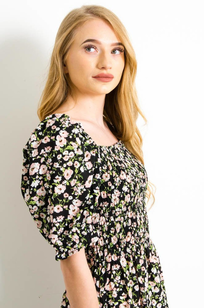 CZARNA SUKIENKA Z BUFKAMI W RÓŻOWE KWIATY