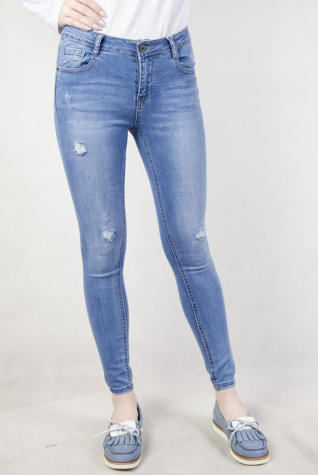 Jasne spodnie jeansowe przylegające