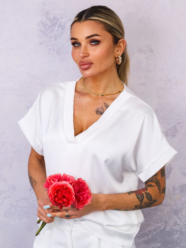 BLUZKA SATYNOWA Z DEKOLTEM W SEREK- BIAŁA