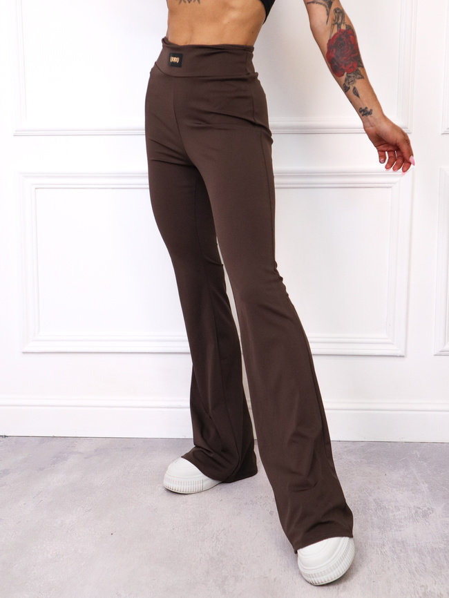 LEGGINSY FLARE Z ROZSZERZANYMI NOGAWKAMI I NASZYWKĄ- BRĄZOWE