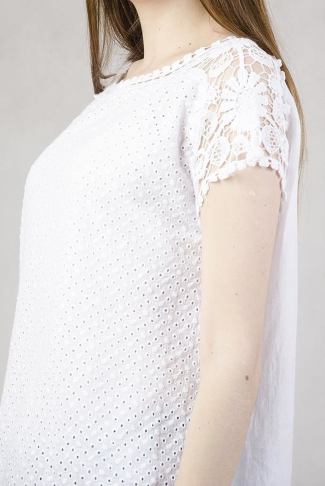 Biała bluzka z koronkowymi rękawkami