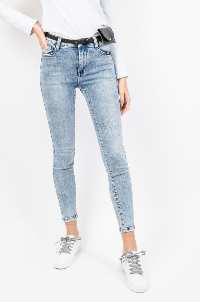 JASNE SPODNIE JEANSOWE Z NERKĄ- SASZETKĄ NA PASKU