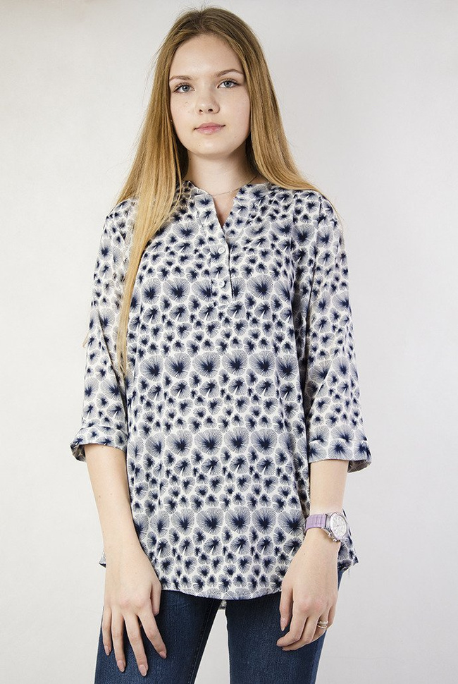 Biała bluzka w granatowe plamki