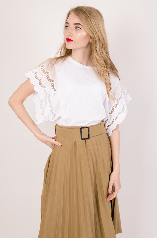 Biała bluzka z ażurowymi rękawami