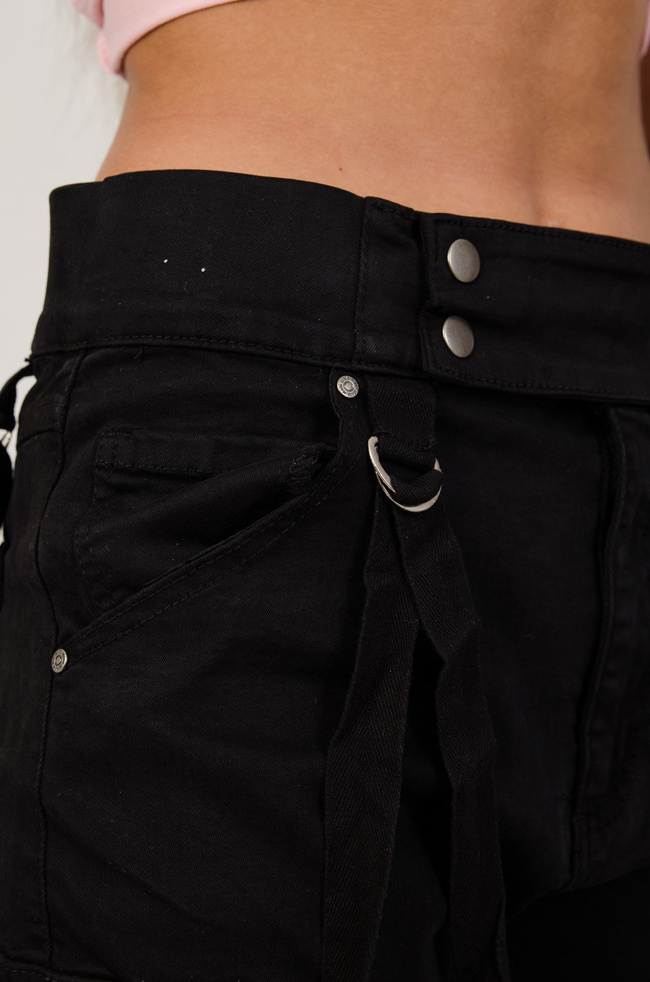 Czarne spodnie joggery z szelkami