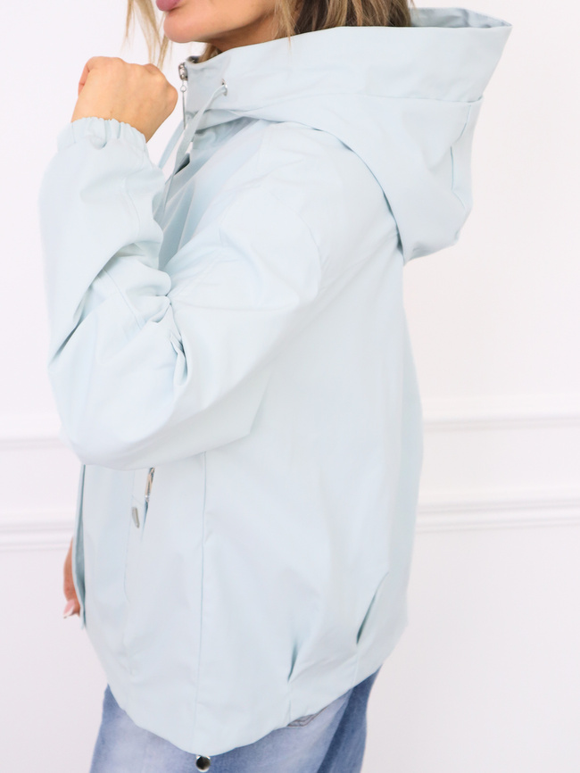 KURTKA PRZEJŚCIOWA Z KAPTUREM I KIESZENIAMI ZAPINANYMI NA ZAMEK- NIEBIESKA