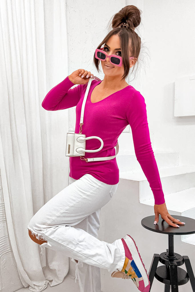 SWETER Z DEKOLTEM W SZPIC- CIEMNY RÓŻ