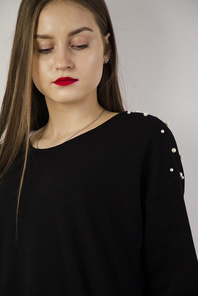 Czarna asymetryczna tunika z perełkami oraz wycięciem na plecach