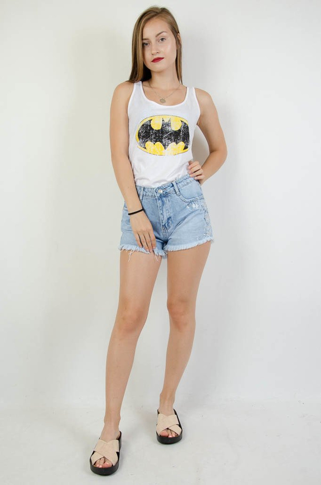 Jeansowe szorty z haftowanymi kwiatami