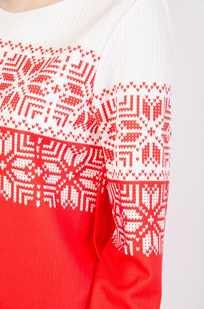 Biało czerwona sukienka z motywem świątecznym