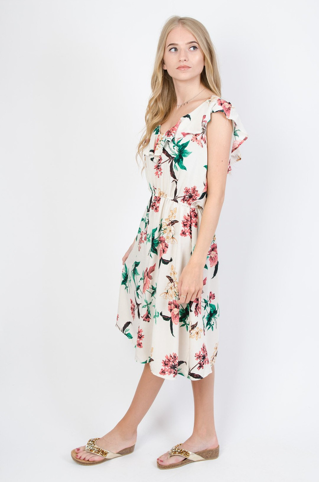 Kremowa sukienka w kwiaty z falbaną w dekolcie
