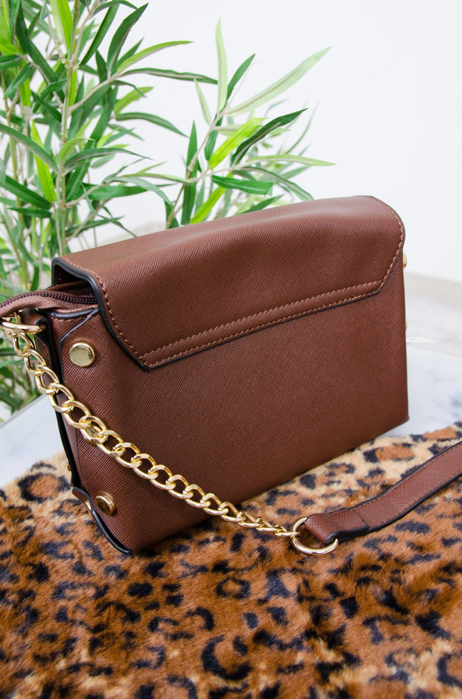 CIEMNO BRĄZOWA TOREBKA LISTONOSZKA ZE ZŁOTYMI GUZIKAMI