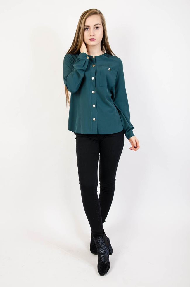 Zielona koszula ze złotymi guzikami