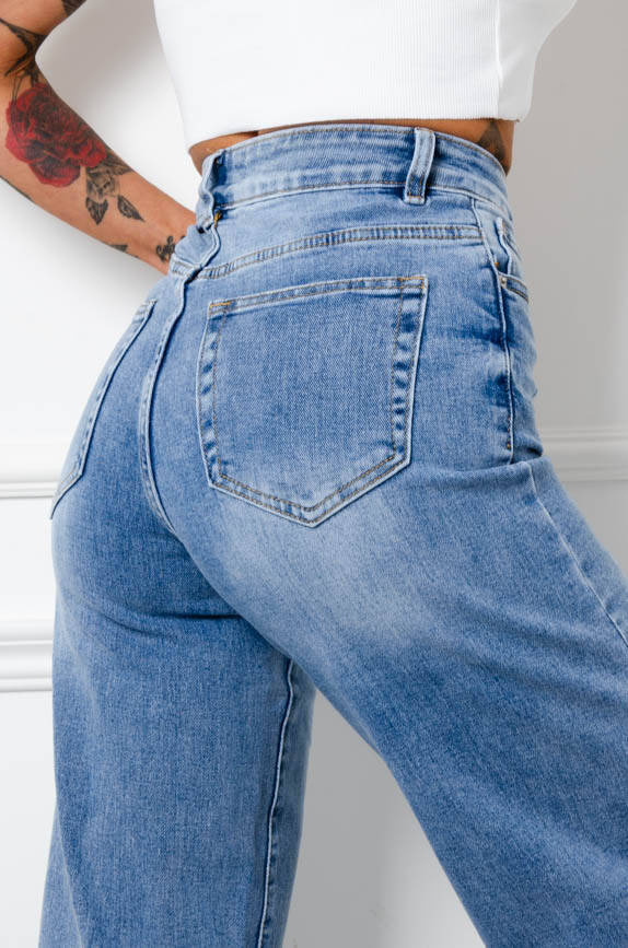 JASNE SPODNIE JEANSOWE Z SUROWYMI,SZEROKIMI NOGAWKAMI I WYSOKIM STANEM