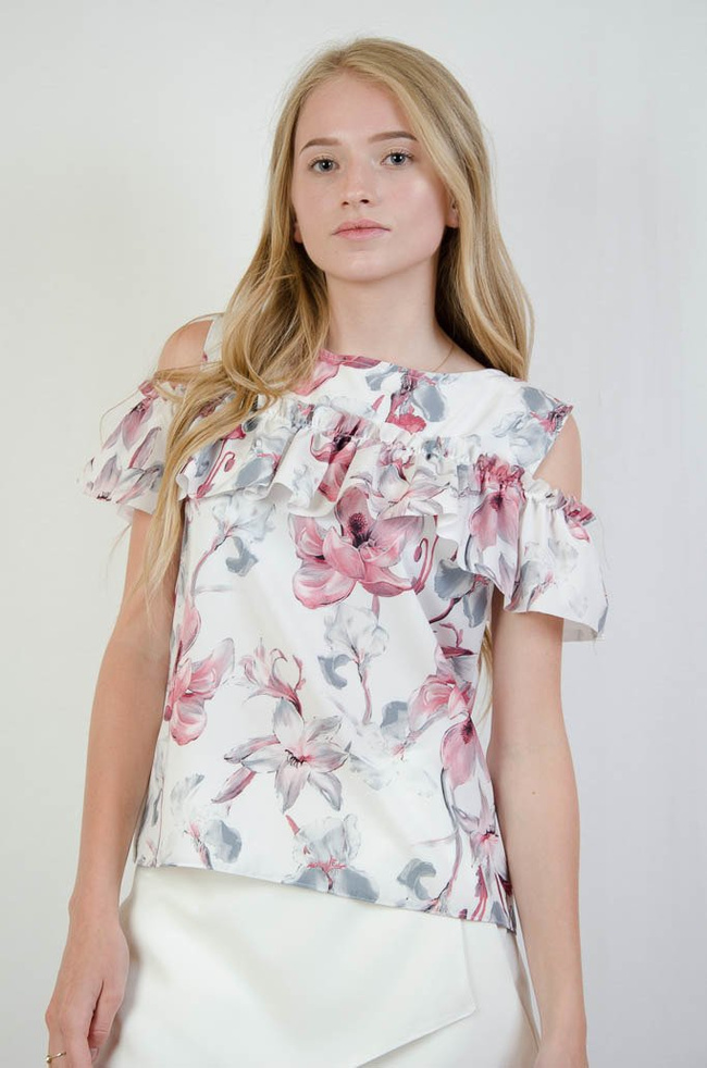 BLUZKA W KWIATY Z WYCIĘCIEM NA RAMIONACH