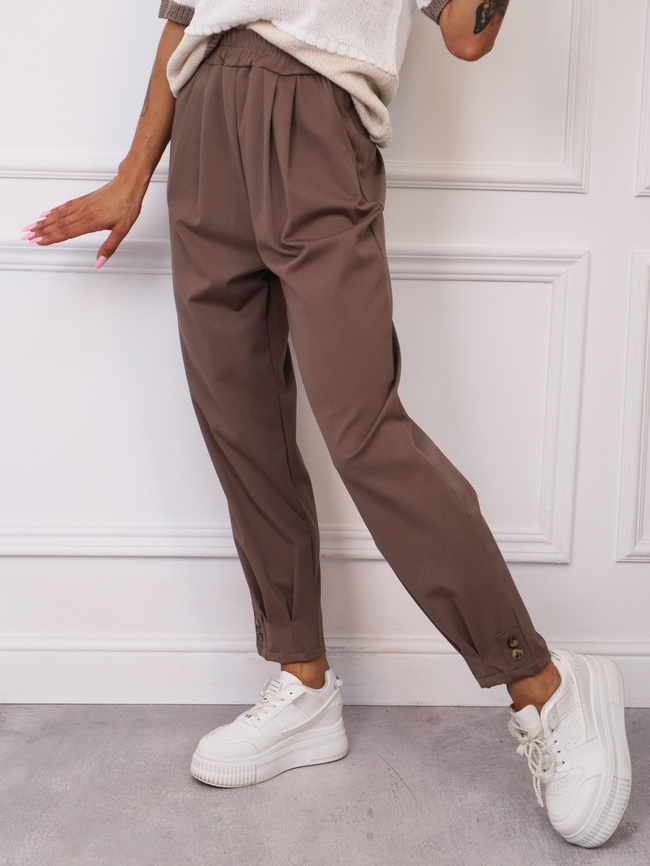 SPODNIE MATERIAŁOWE Z OZDOBNYMI GUZIKAMI NA DOLE NOGAWEK- FANGO