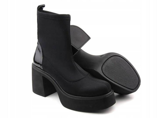 BOTKI NA PLATFORMIE VENEZIA