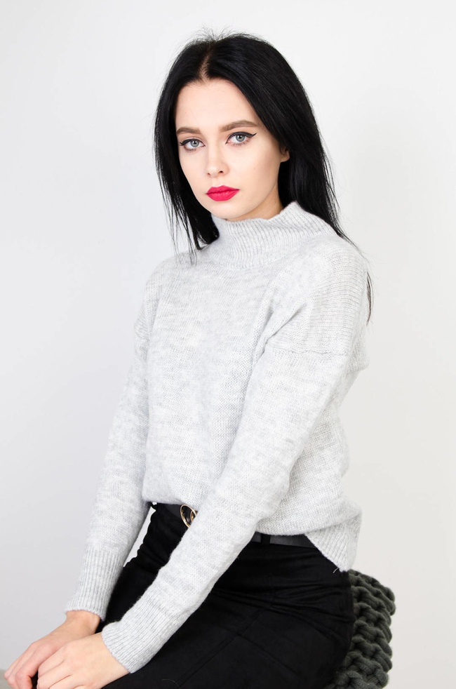 SZARY SWETER Z GOLFEM ORAZ ŚCIĄGACZEM NA DOLE