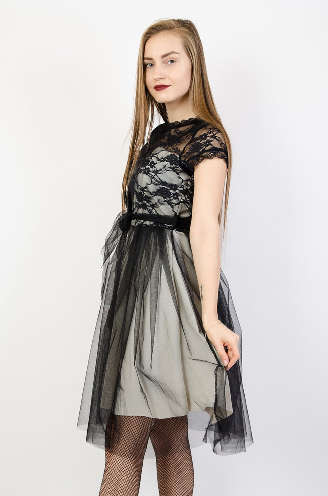 Czarna sukienka koronkowa z tiulem