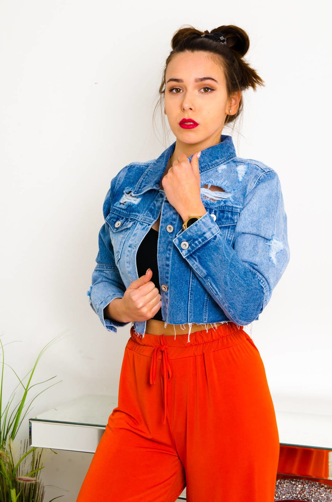 KRÓTKA KURTKA JEANSOWA Z ŁĄCZONYCH MATERIAŁÓW