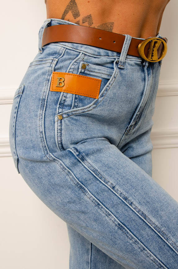 SPODNIE JEANSOWE Z OZDOBNYMI PRZESZYCIAMI NA NOGAWKACH- JEANS+ PASEK- NIEBIESKIE