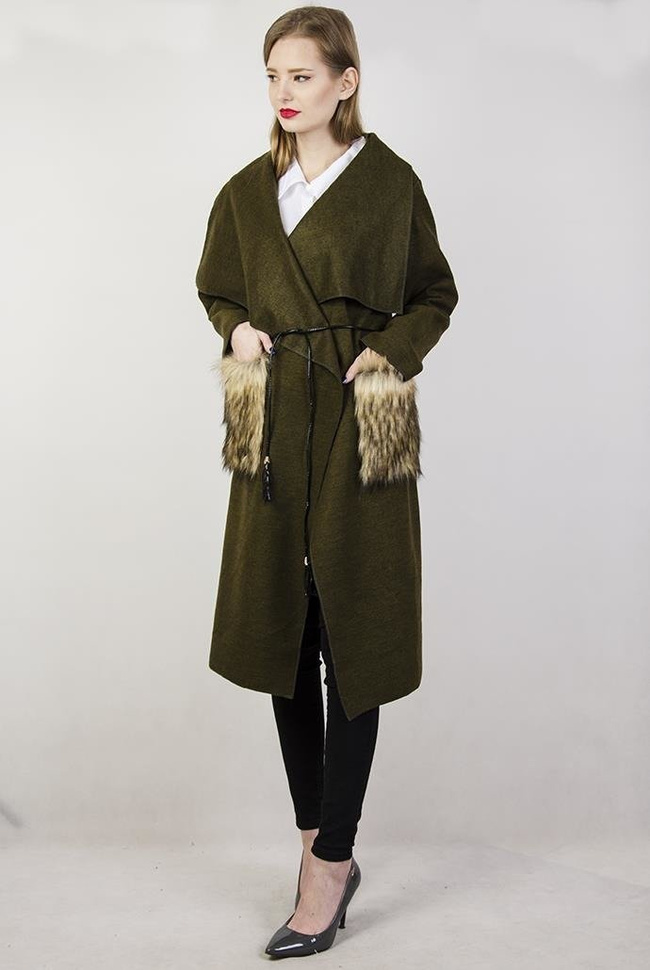 Zielona narzuta z rzemykiem i futerkiem