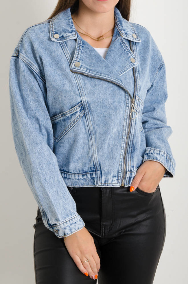 KURTKA JEANSOWA RAMONESKA Z OZDOBNYMI NASZYWKAMI 