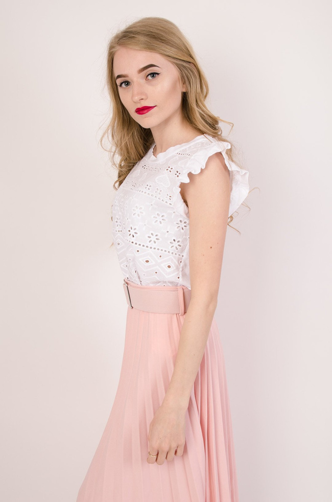 Biała ażurowa bluzka z falbanką przy rękawie