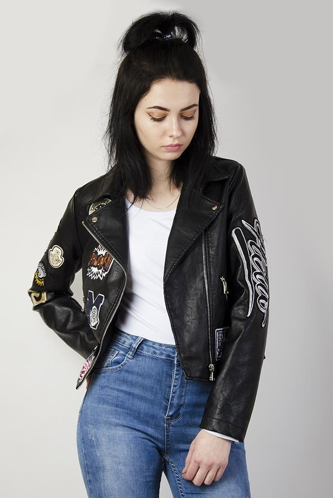 Kurtka ramoneska z naszywkami