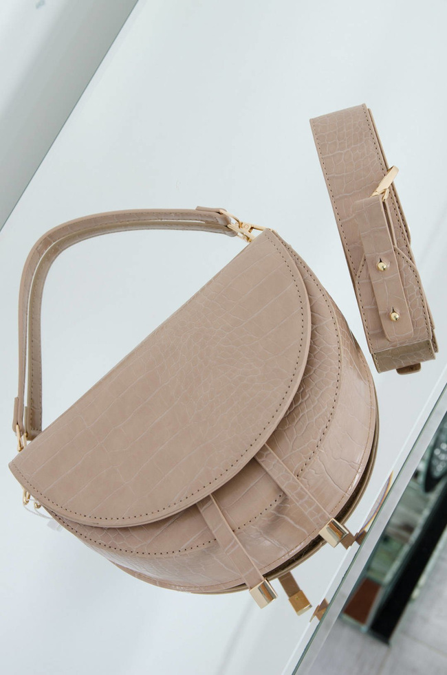 BEŻOWA TOREBKA POŁKSIĘŻYC Z WYTŁACZANYM WZOREM