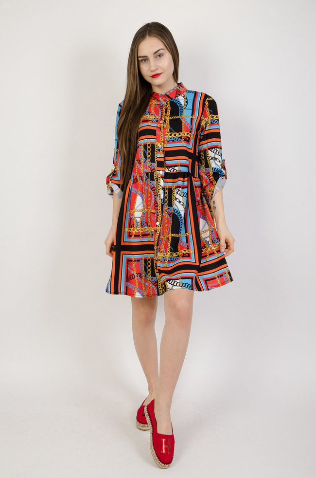 Wzorzysta sukienka zapinana na guziki 