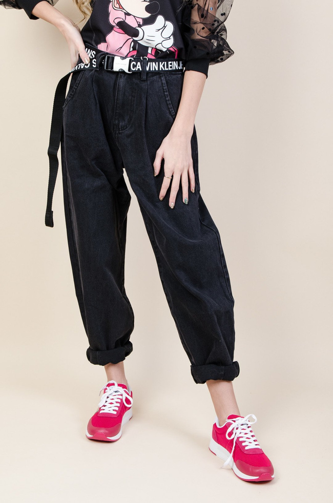Czarne spodnie jeansowe typu balloon jeans z wysokim stanem