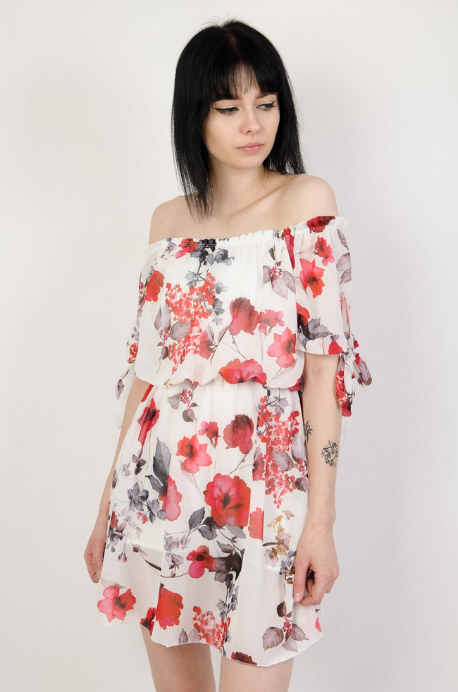 Biała sukienka hiszpanka w kwiaty