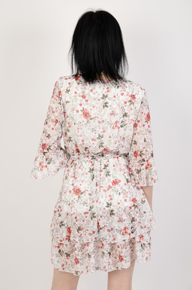 Biała sukienka w drobne kwiaty z falbanami