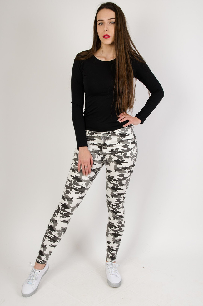 Spodnie w czarno-białe wzory