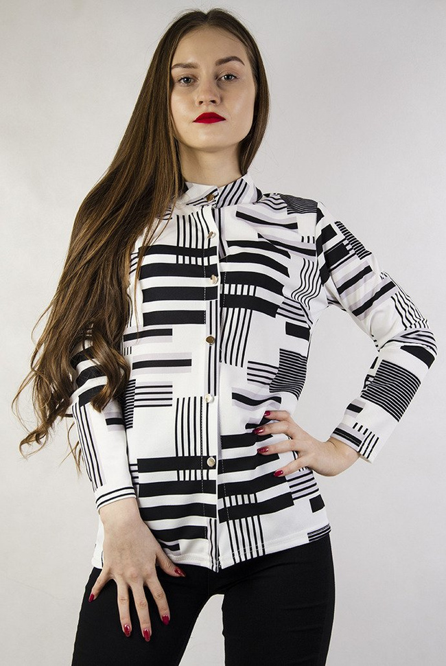 Biała bluzka w geometryczne wzory