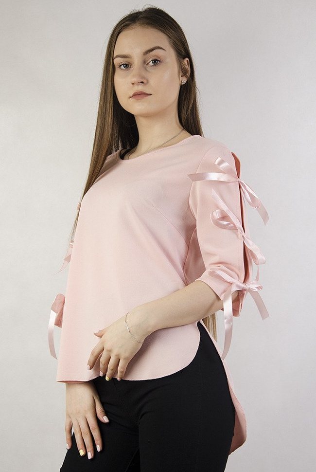 Różowa asymetryczna bluzka z kokardkami