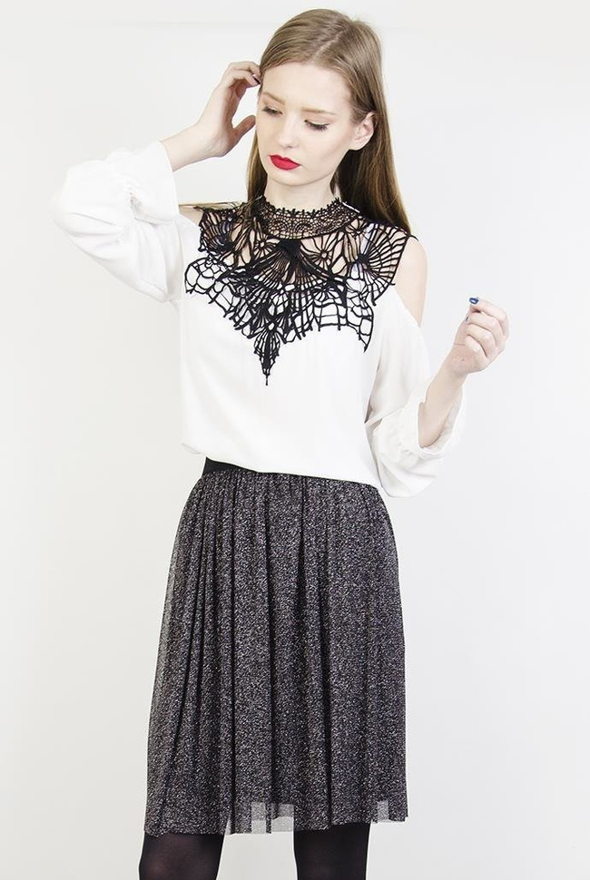 Czarna spódniczka przeszywana srebrną nicią