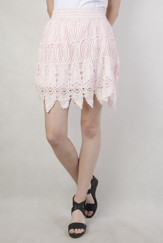 Jasnoróżowa koronkowa spódnica
