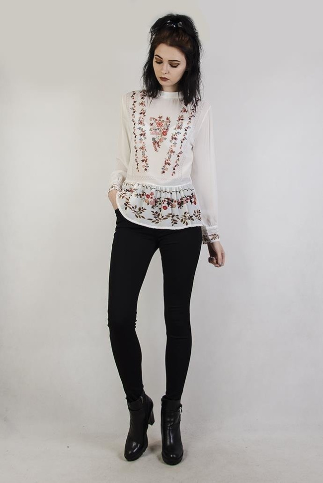 Biała bluzka szyfonowa w kwiatowe wzory